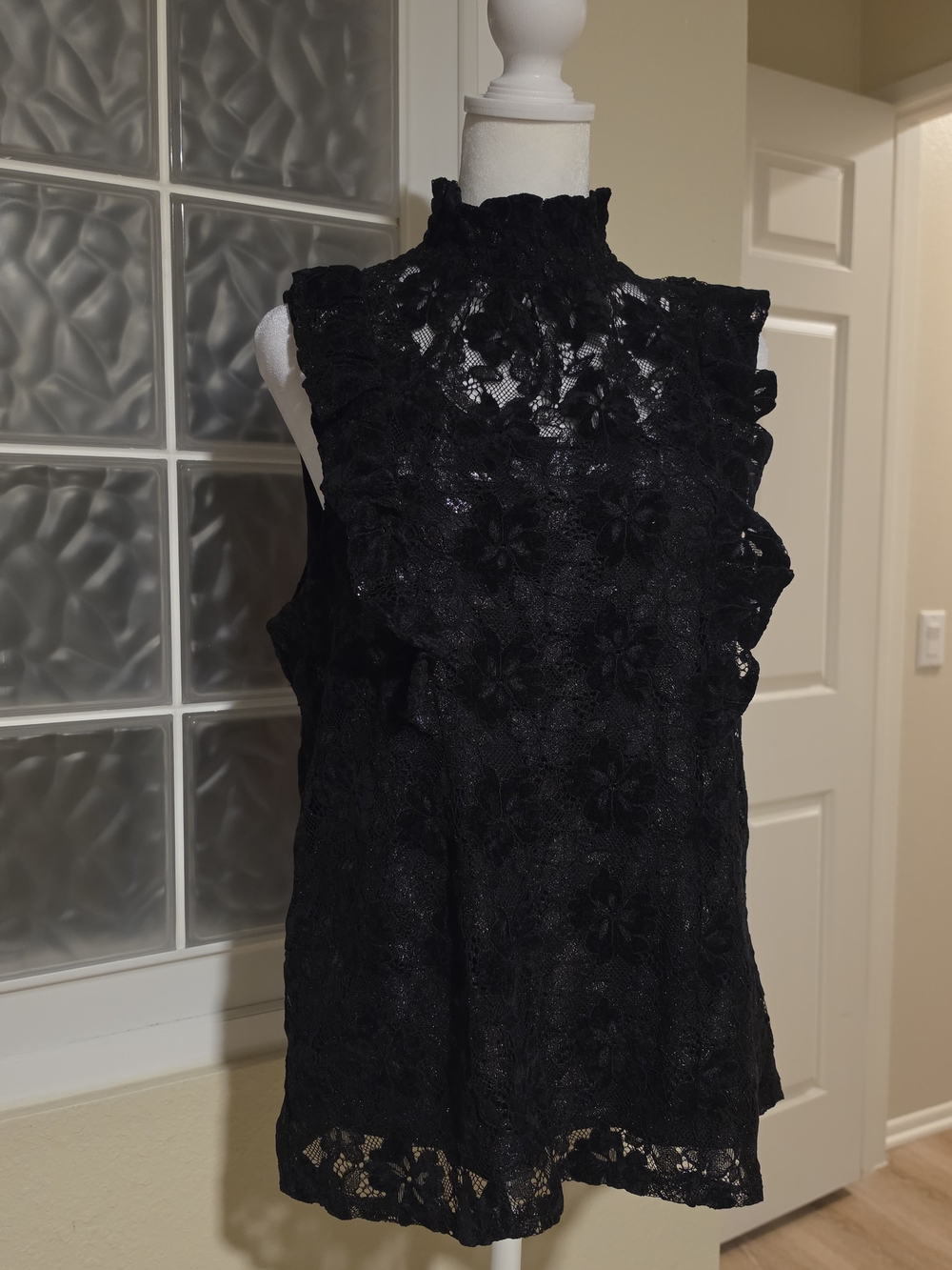 Cable & Gauge Black Floral Lace Sleeveless Mock Neck Top